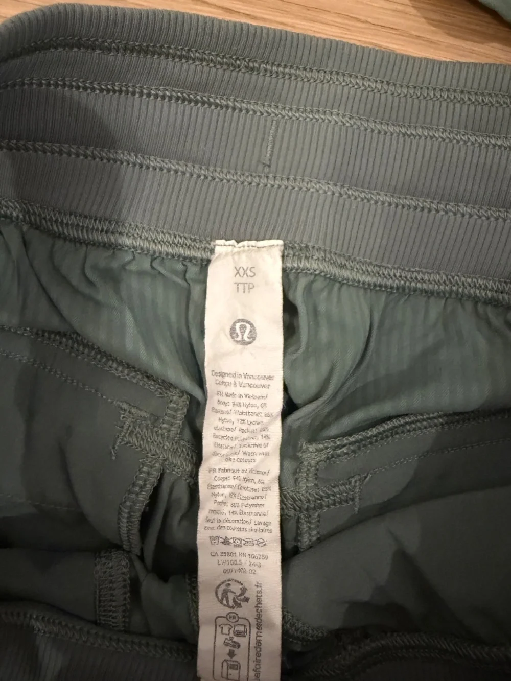 Lululemon Olive Green Ripstop Cargo Jogger Pants Adjustable Hem Women’s Size - Picture 2 of 3
